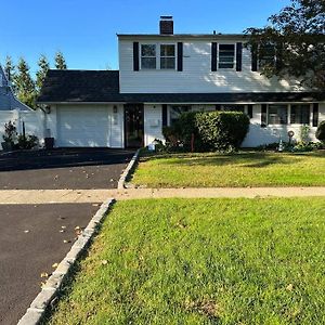 Villa Modern And Spacious 4 B/R + 2 Bath House Westbury Exterior photo