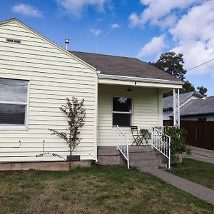 The Stardust Cottage Near Downtown Klamath Falls Exterior photo