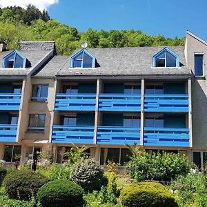 Le Castel Du Cantal Groupe Village Fani Thiézac Exterior photo