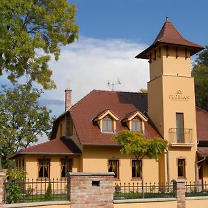 Hotel St. Florian Restaurant & Pension Vrakúň Exterior photo