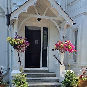 Bed and Breakfast Claridge House Lingfield Exterior photo