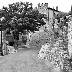 Ferienwohnung "Le Pietre Silenti" Antica Dimora Del 1300' Nerola Exterior photo