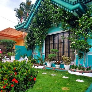 Affordable Spacious Bedroom & Bathroom Near Dvo Airport Davao Stadt Exterior photo