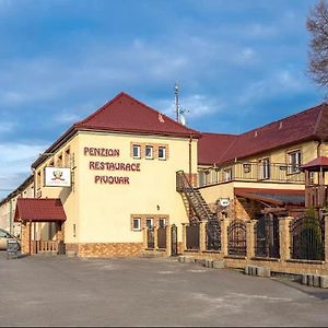 Hotel Penzion U Cisarske Cesty Drzovice Exterior photo