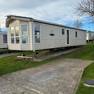 2 Bedroom Caravan, Sea Views, Parking Eastchurch Exterior photo