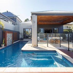 Villa Stella Retreat - Townhouse With Pool East Fremantle Exterior photo