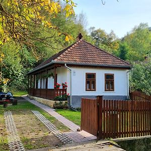 Villa Hutai Mesehaz Háromhuta Exterior photo