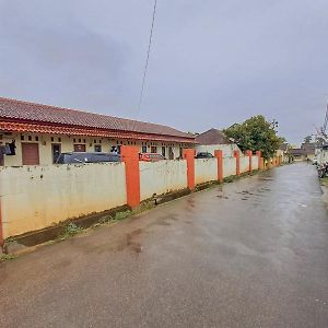 Hotel Oyo Life 93590 Penginapan Palapa 10 Syariah Bandar Lampung Exterior photo