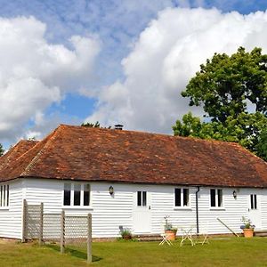 Villa Coach House Barn Cranleigh Exterior photo