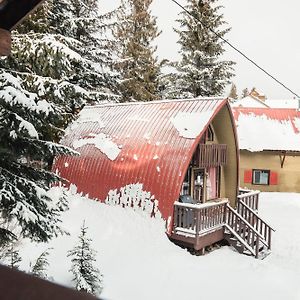 Villa Red Shutter Cabin Rossland Exterior photo