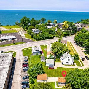 Villa House With Free Parking Lorain Exterior photo