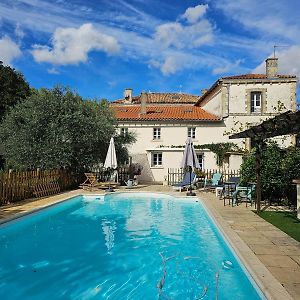 Ferienwohnung La Maison De Leon Celles-sur-Belle Exterior photo