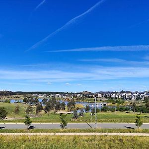 Villa Lakeside Brand New Settled Townhouse，Near Shops Weston Creek Exterior photo