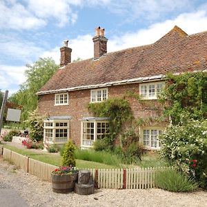 Villa 4 Bed In Corfe Mullen Thold Exterior photo