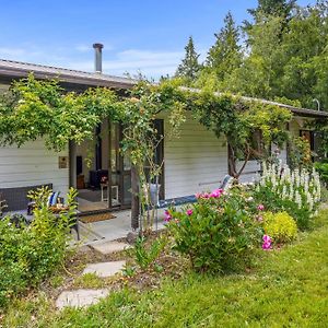 Rose Cottage - Lake Coleridge Holiday Home Exterior photo