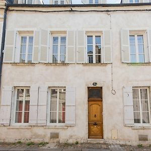 Room In Guest Room - This 10Th Century Home Sits In An Exceptional Setting In The Center Of Orléans Exterior photo