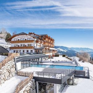 Panoramahotel Huberhof Meransen Exterior photo