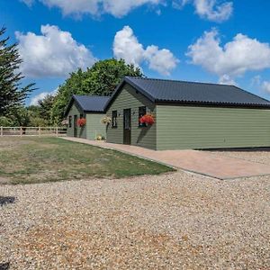 Villa Cabin Hideaways Mattishall Exterior photo