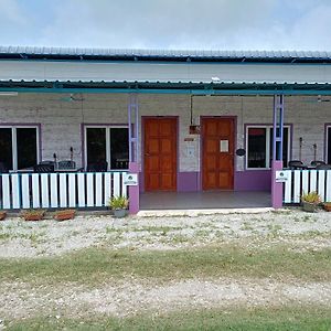 Purple Pool Villa Kampong Batu Dua Puloh Tiga Exterior photo