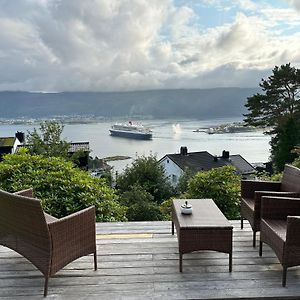 Ferienwohnung Great Place With View To The Mountains And Fjord Ålesund Exterior photo