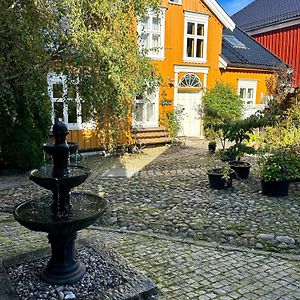 Bed and Breakfast Tollgaarden Gjestegaard Larvik Exterior photo