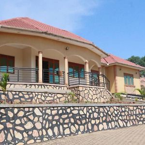 Villa Good Times Kampala Exterior photo