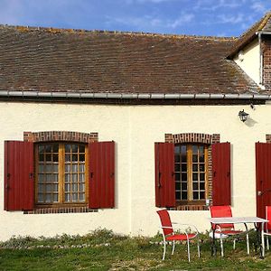 Hotel La Longere Aux Volets Rouges, Meuble Tourisme 2 Etoiles Maillebois Exterior photo