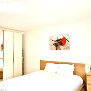 Large Room In Schuttrange Free Parking 10Mins To Airport Excellent Customer Services Luxemburg Exterior photo