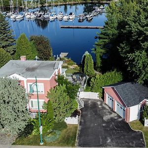 Villa La Perle Rose Du Lac-St-Jean Roberval Exterior photo