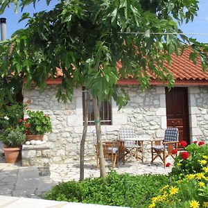 Welcoming Holiday Home With Garden In Leonidio Peleta Exterior photo
