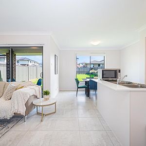 Villa Leppington Brand New 4Br House Near Coles Horningsea Park Exterior photo