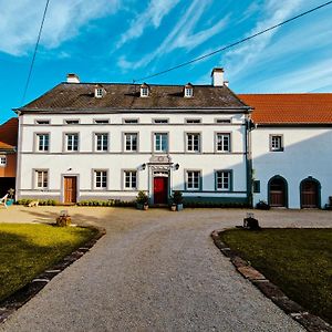 Bed and Breakfast Gutshaus De La Fontaine Feilsdorf Exterior photo