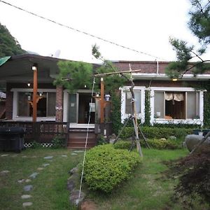 Ferienwohnung Jiri Mt Sanyeowool Sancheong Exterior photo