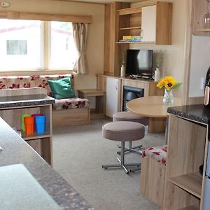 Ferienwohnung Norfolk Broads Caravan Sleeps 8 Belton with Browston Exterior photo