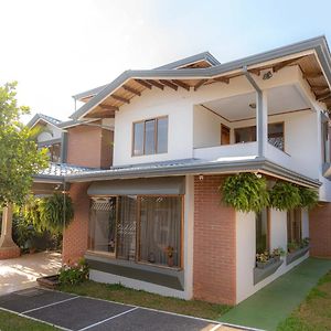 Bed and Breakfast Casa Familiar La Tortuga Heredia Exterior photo