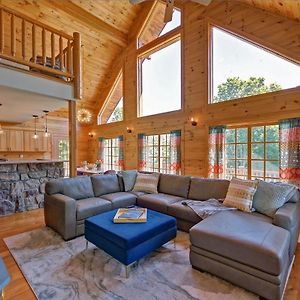 Berkshire Vacation Rentals: Great Barrington Cabin Sleeps 14 Walk To Town Exterior photo