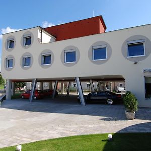 Hotel Penzion Royal Trenčín Exterior photo