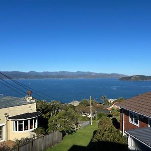 Ferienwohnung Sea Views From Sunny House Wellington Exterior photo