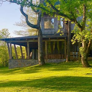 Ferienwohnung Whimsical Gatehouse, Private Porch, Kitchenette Franklin Exterior photo