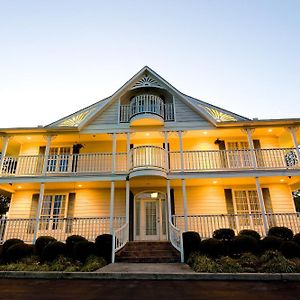 Hotel Plantation Oaks Millington Exterior photo