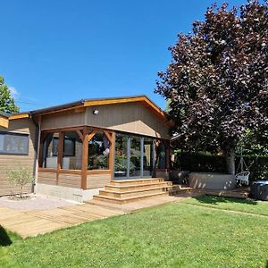 Villa Chalet Moderne Au Bord D'Un Lac Saint-Sauveur-lès-Bray Exterior photo