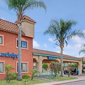 Travelodge By Wyndham Lynwood Exterior photo