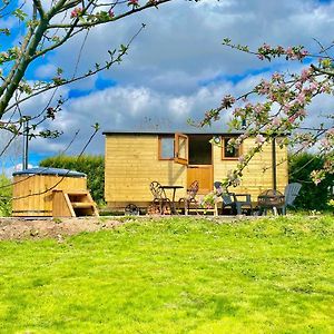 Herefordshire Hut Escape, Hot Tub, Fire Pit, Views Leominster Exterior photo