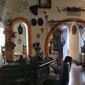 Mendoza'S Guest House Santa Ana Room photo