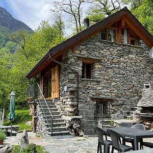 Villa Urspruengliches Rustico Mit Blick Auf Das Maggiatal Cavergno Exterior photo