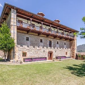 Gasthaus La Torre De Perrozo Cabezón de Liébana Exterior photo