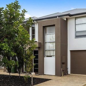 Beach Retreat- Christies Full Home Christies Beach Exterior photo