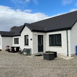 Villa Highland Holiday Lets Lairg Exterior photo