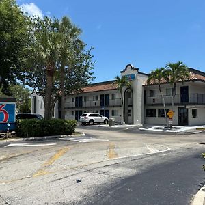 Motel 6 Riviera Beach, FL Exterior photo