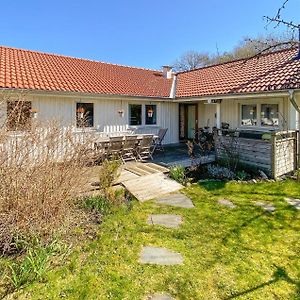 Stunning home in Styrsö with Sauna, WiFi&2 Bedrooms Exterior photo
